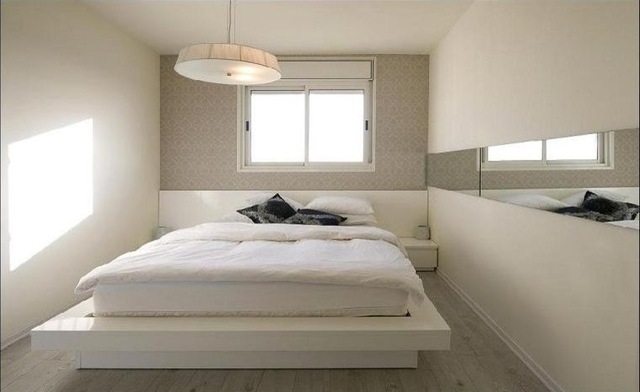 Podium blanc sur le lit