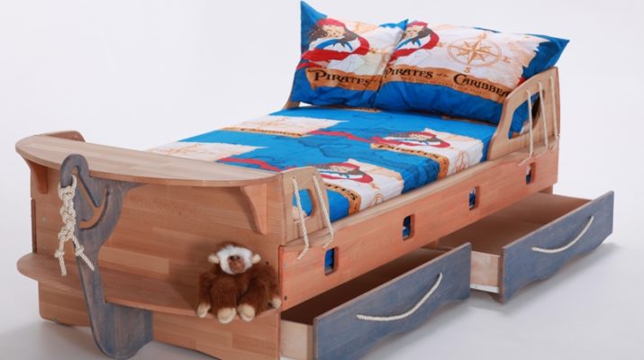 Lit d'enfant au thème nautique