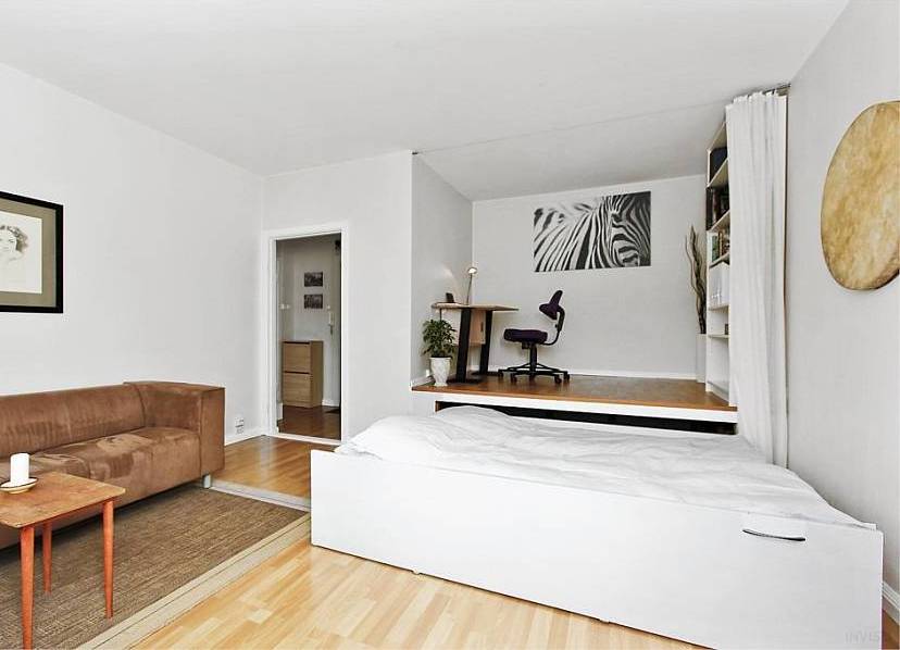 Lit double sous le podium