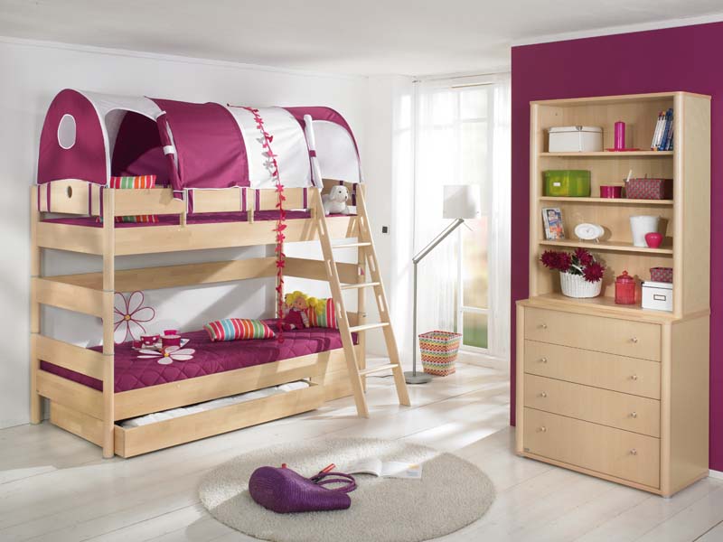 Lit superposé dans la chambre des filles