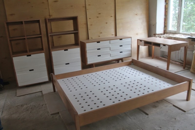 Lit double avec cadre solide