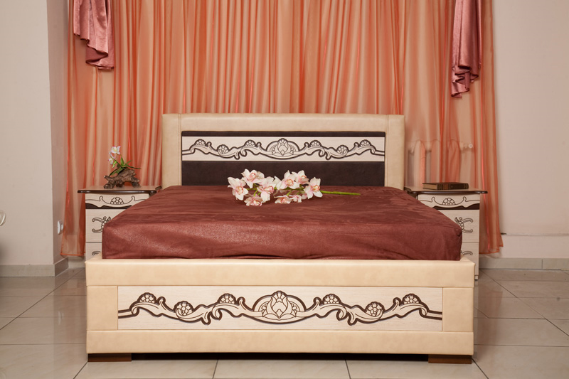 Un beau lit pour adultes