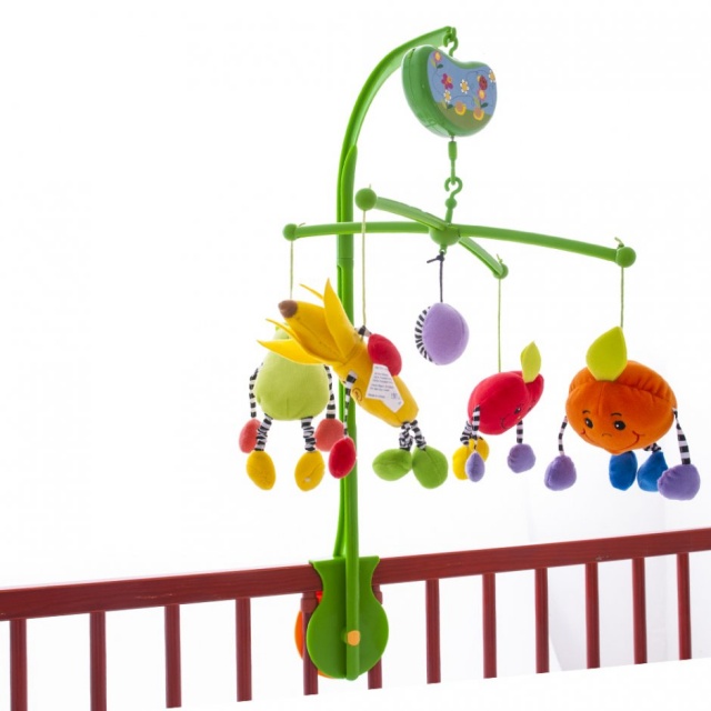 Lit bébé avec téléphone portable musical