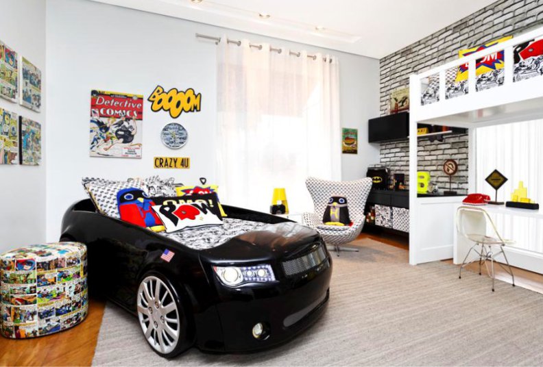 Lit de voiture dans une pépinière moderne