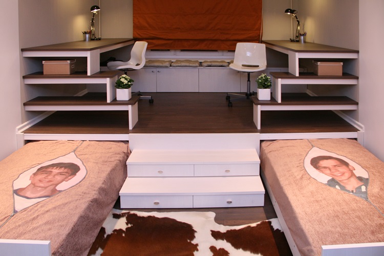 Lit podium avec alcôves