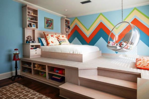 Lit podium dans la chambre des enfants