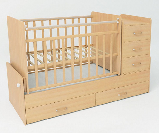 Lit bébé avec mécanismes de balançoire