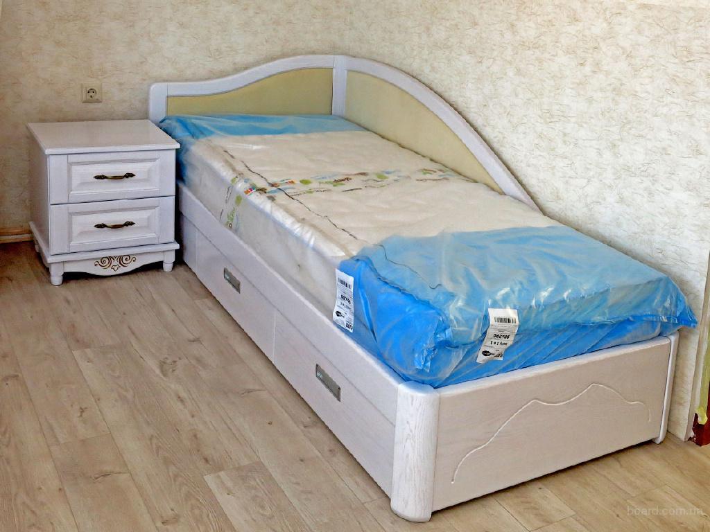 Lit simple en bois massif fiable