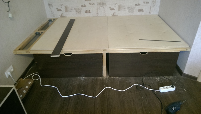 Bardage avec des feuilles d'aggloméré