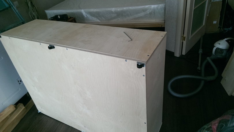 Tiroir de chevet prêt à l'emploi