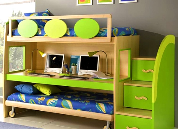 Table de lit avec mécanisme de roulement