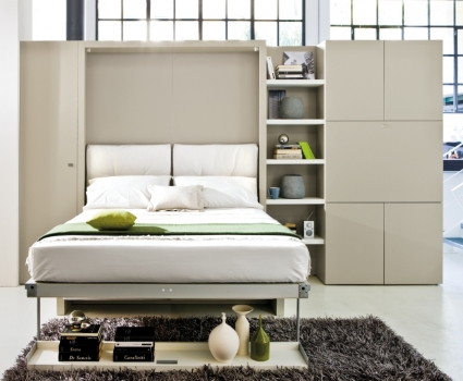 Commodité de l'armoire pour le lit