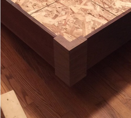 Le bois est nettoyé et verni