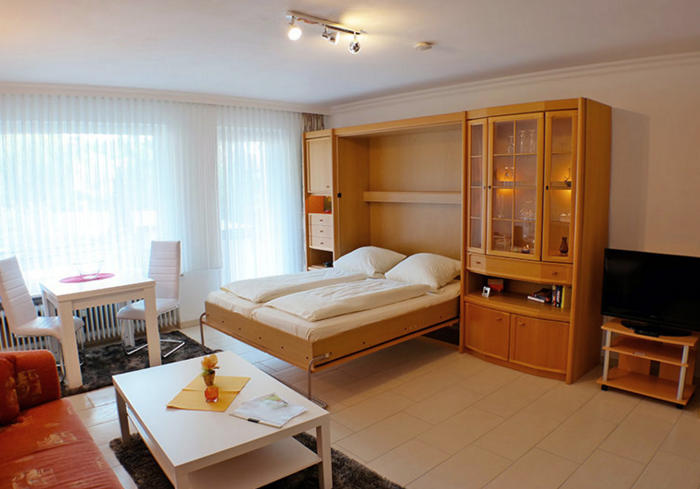 Lit avec mécanisme vertical