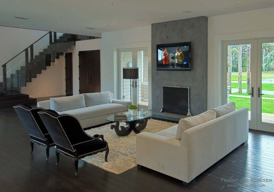 Canapé blanc à l'intérieur