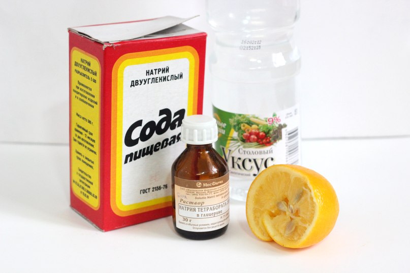 Nettoyer les canapés à la maison avec une solution de vinaigre de soude