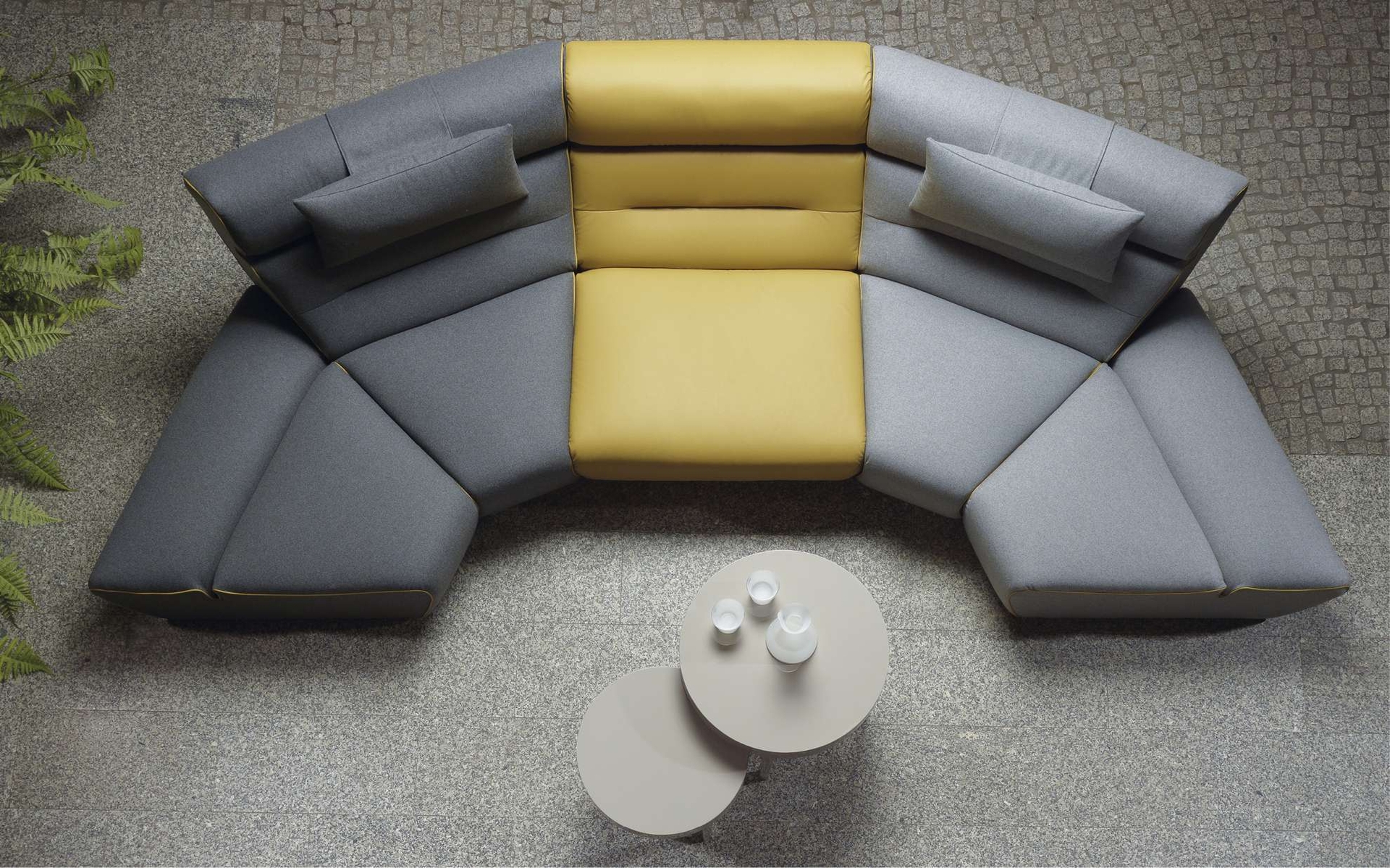 Canapé gris-jaune