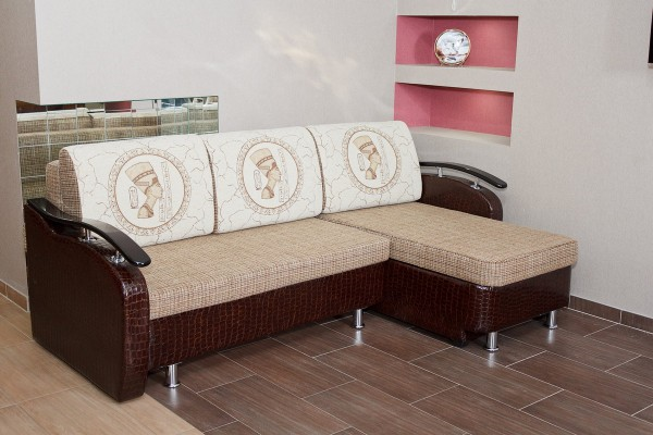 Canapé avec pieds en métal