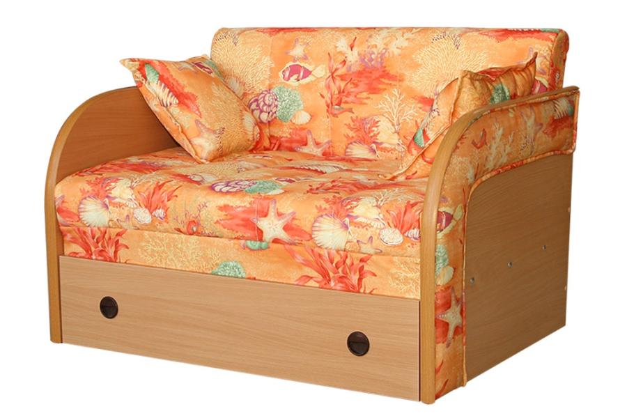 Un canapé avec une structure en bois