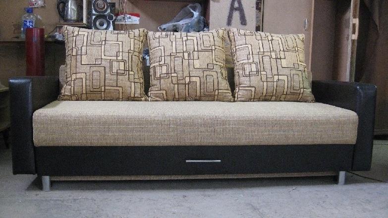 Canapé avec coussins