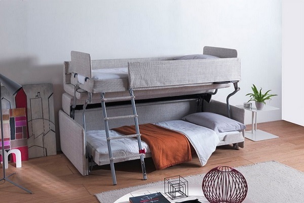 Canapé à deux étages à l'intérieur