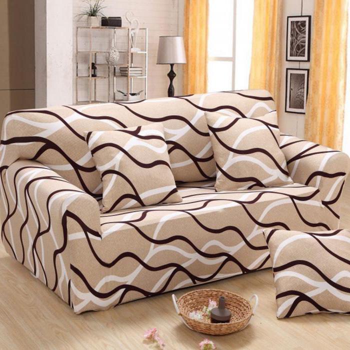 La texture et la couleur imitent le tissu principal du canapé