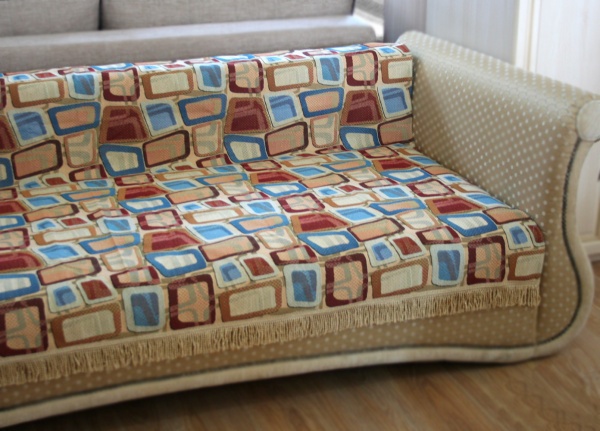 Un ajout irremplaçable à la touche finale à l'intérieur est un beau couvre-lit