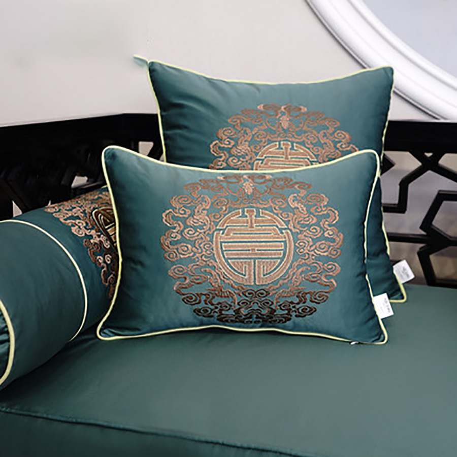 Coussins de la couleur du canapé