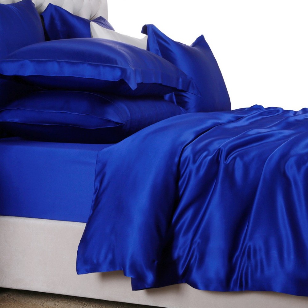 Sous-vêtement bleu soie