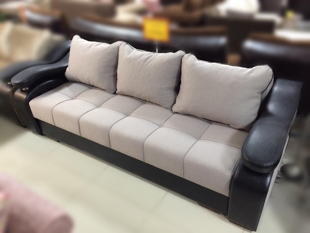 Canapé en teck confortable