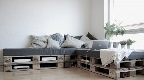 Canapé d'angle en palettes