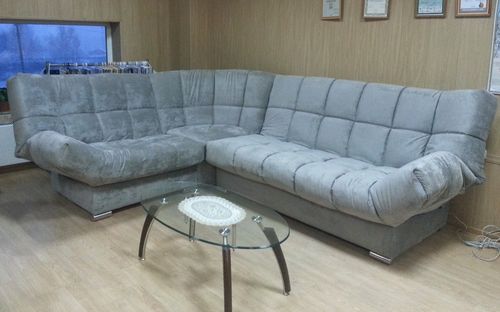 Canapé d'angle à l'intérieur