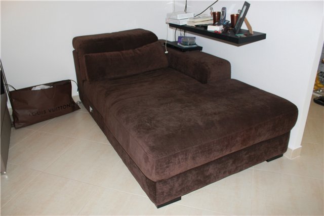 Beau canapé marron en velours