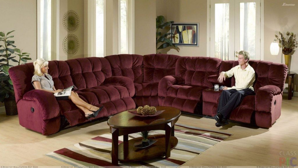 Grands canapés en planche à l'intérieur