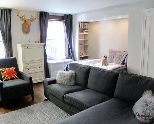 Le canapé a l'air intéressant s'il est fabriqué en gris