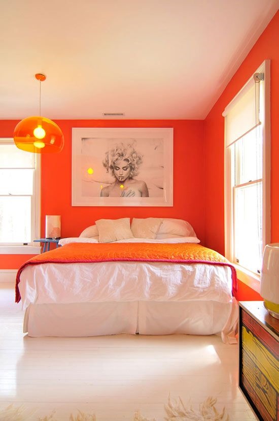 Design d'intérieur d'une chambre avec un lit orange