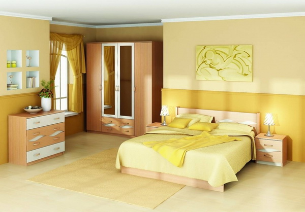 Lit décoré en jaune pâle