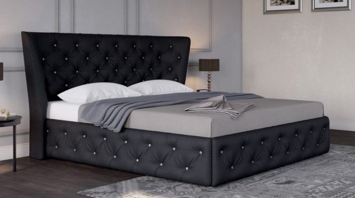 Lit avec mécanisme de levage