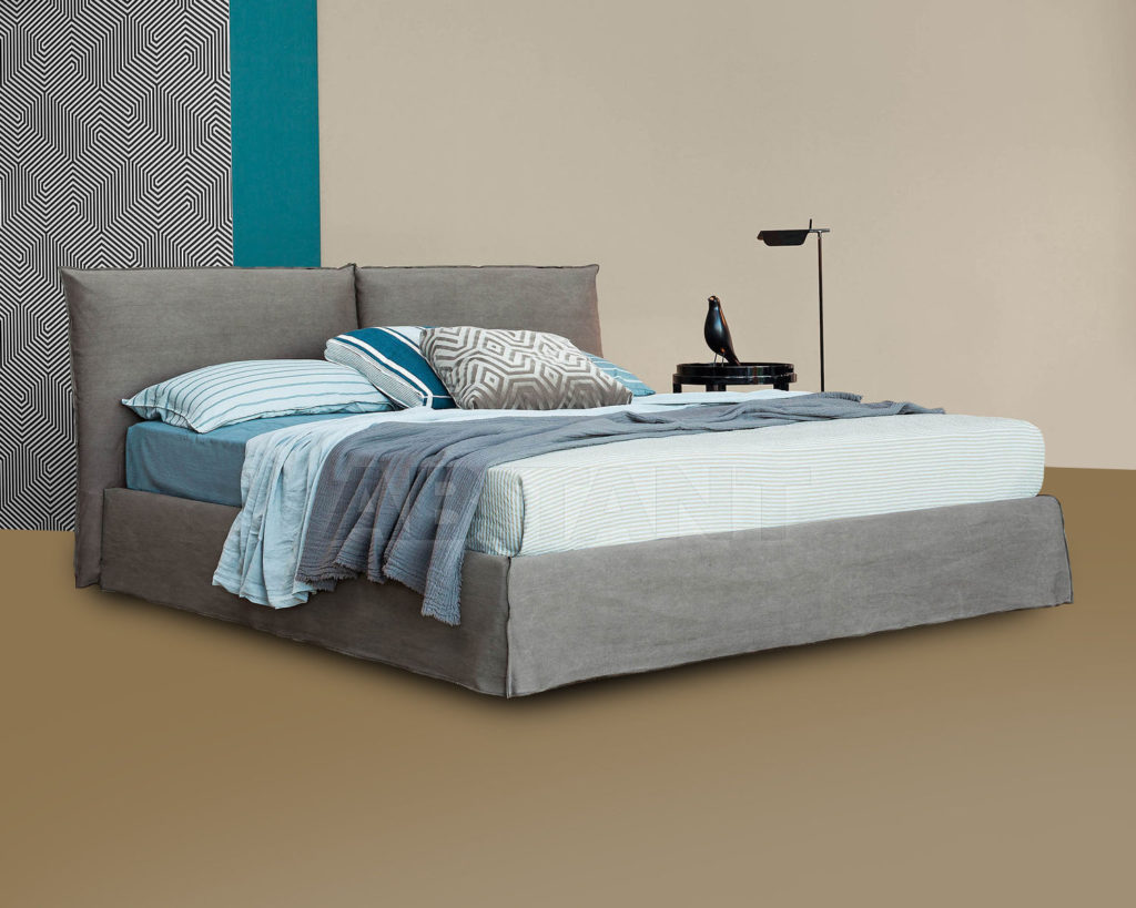 Un lit dans une agréable nuance de gris