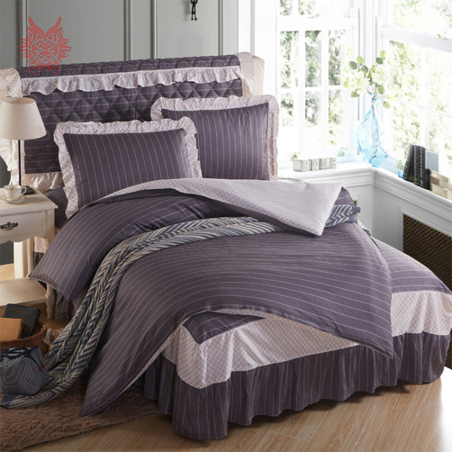 Lit gris doux pour la maison