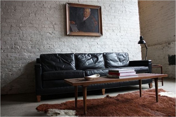 Canapé noir écrasé