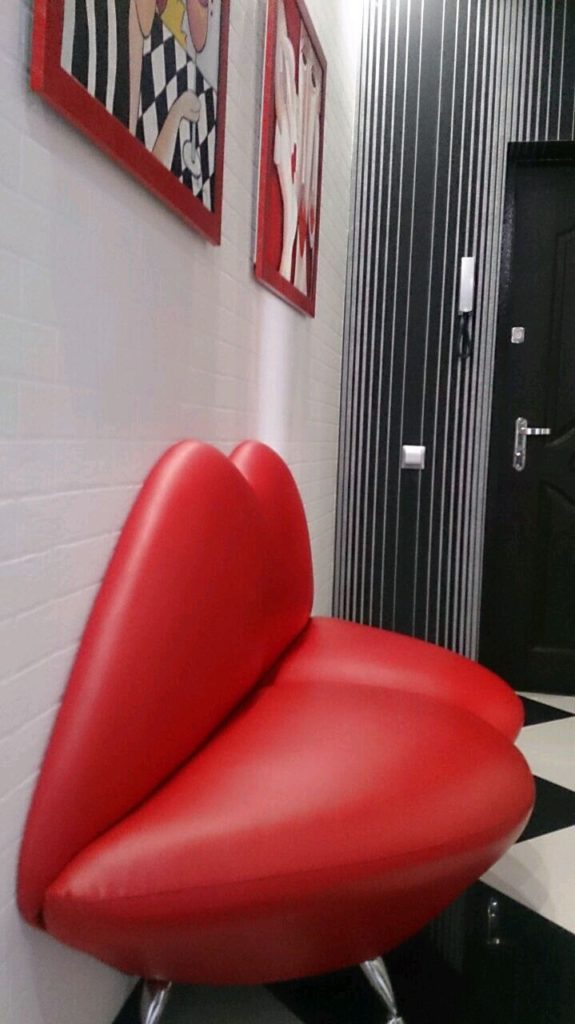 Le design original du canapé rouge