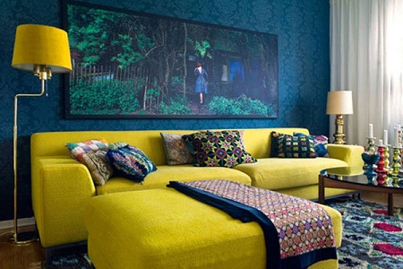 Canapé droit jaune pâle