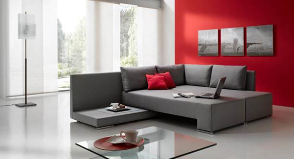 Canapé gris dans un style moderne