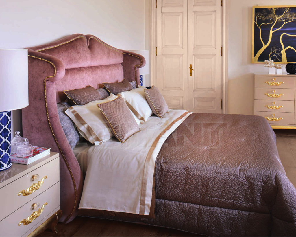 Une légère nuance de bordeaux