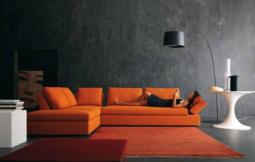 Canapé orange foncé