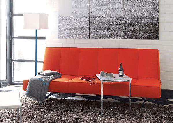 Canapé confortable de couleur orange riche