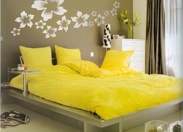 Lit jaune vif pour meubles de chambre