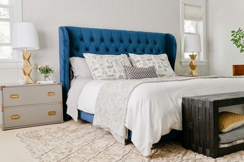 lit bleu à l'intérieur